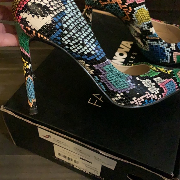 Fashion Nova Heels Multicolor - Picture 3 of 4
